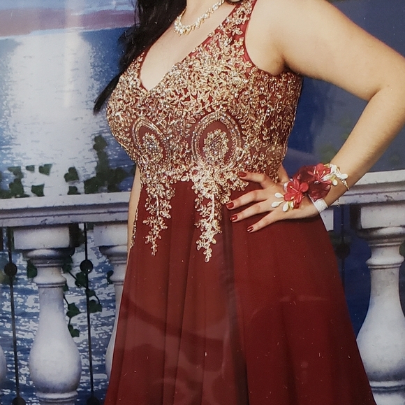 Prom dress - Picture 1 of 3